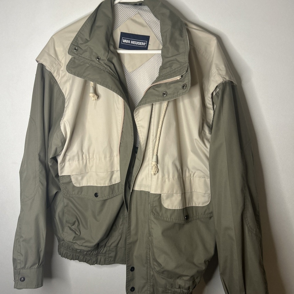 Vintage Van Heusen fall windbreaker Jacket Men's medium .  No hood. (024)